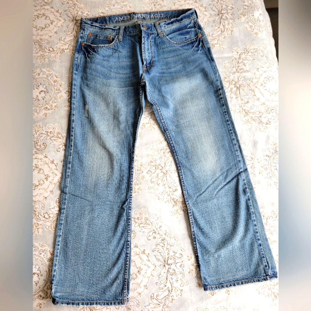 Men's Size 34/30 American Eagle Jeans. Excellent condition.